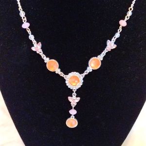NR beautiful faux silver rhinestones and gems necklace.